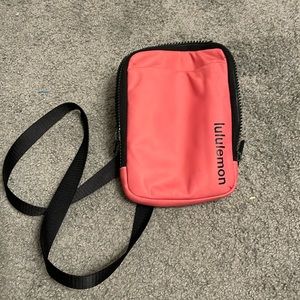 Lululemon easy access crossbody